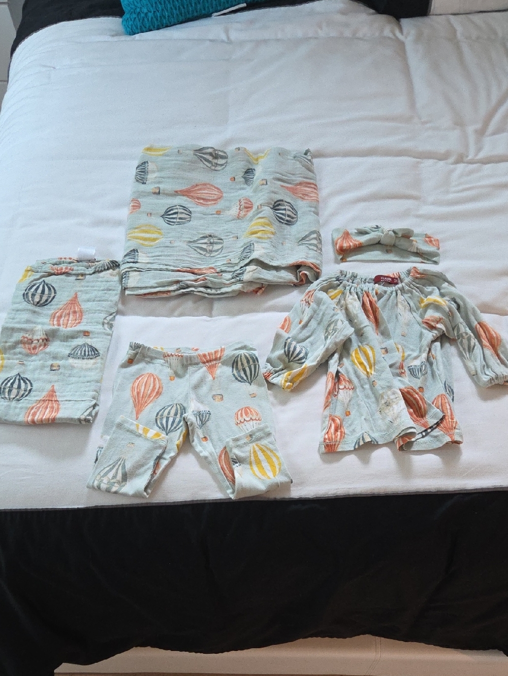 Milkbarn Baby Outfit - (2 blankets, 1 headband and a outfit) - 3 to 6 months